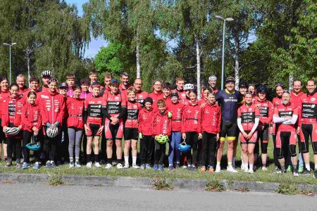 Tri Gruppenbild mit Ungerman 2025 K.jpg